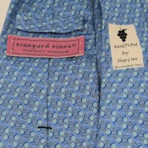 Hand Made Vineyard Vines silk tie